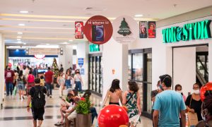 Corredor de lojas Plaza Shopping Niterói